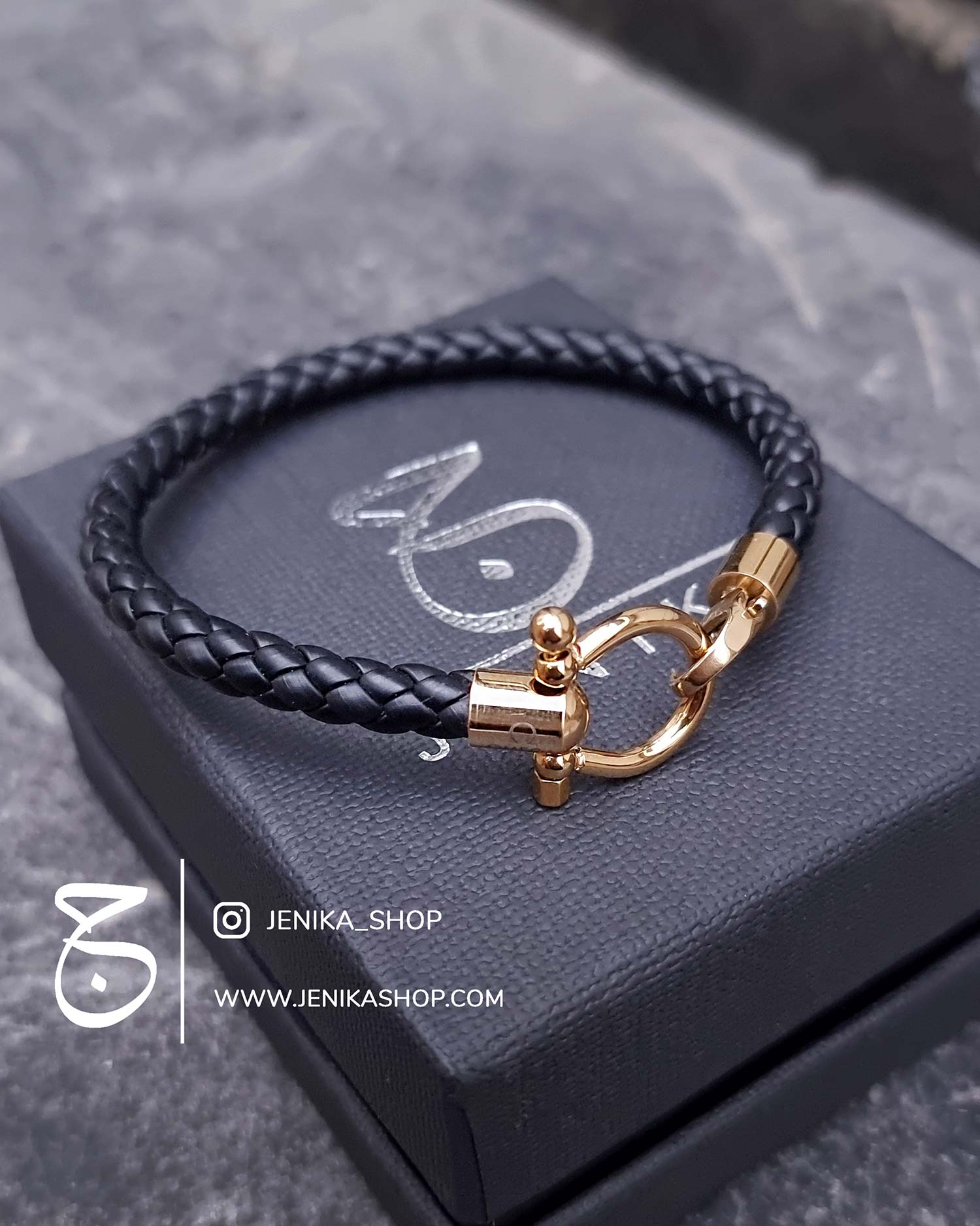 دستبند چرم و استیل امگا طلایی
