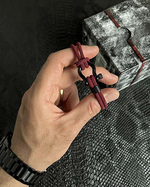 دستبند مردانه امگا کنفی زرشکی 