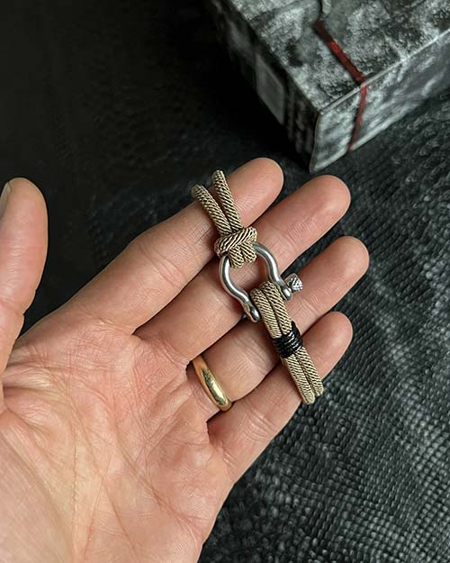 دستبند مردانه امگا کنفی خاکی 