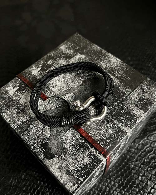 دستبند مردانه امگا کنفی مشکی 